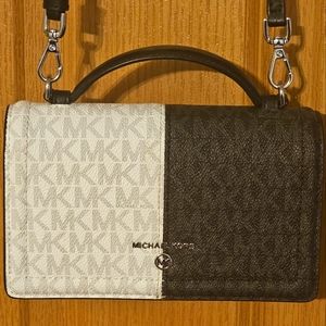 MK Jet Set Small Two-Tone Logo Smartphone Crossbody Bag